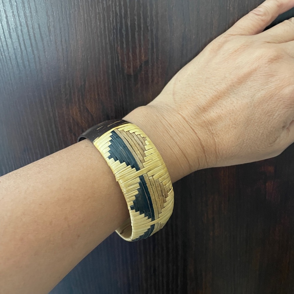 Polynesian coconut bracelet with lauhala overlay